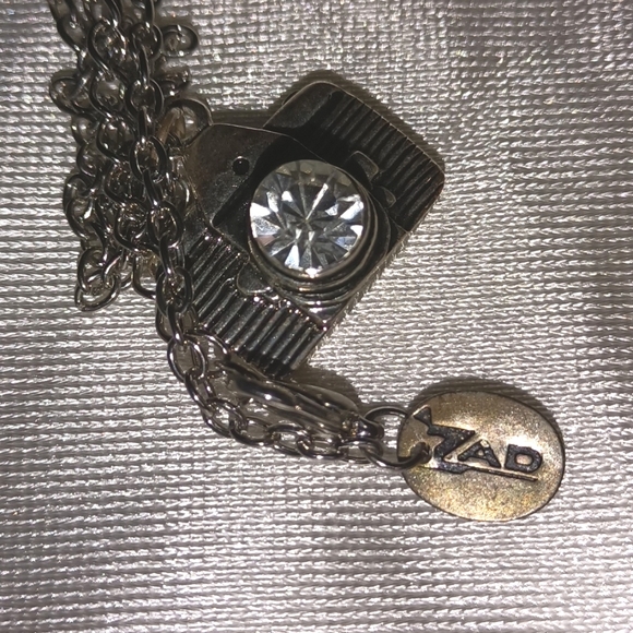 Photographers bling silver tone camera pendant with rhinestone lens. - Picture 2 of 6